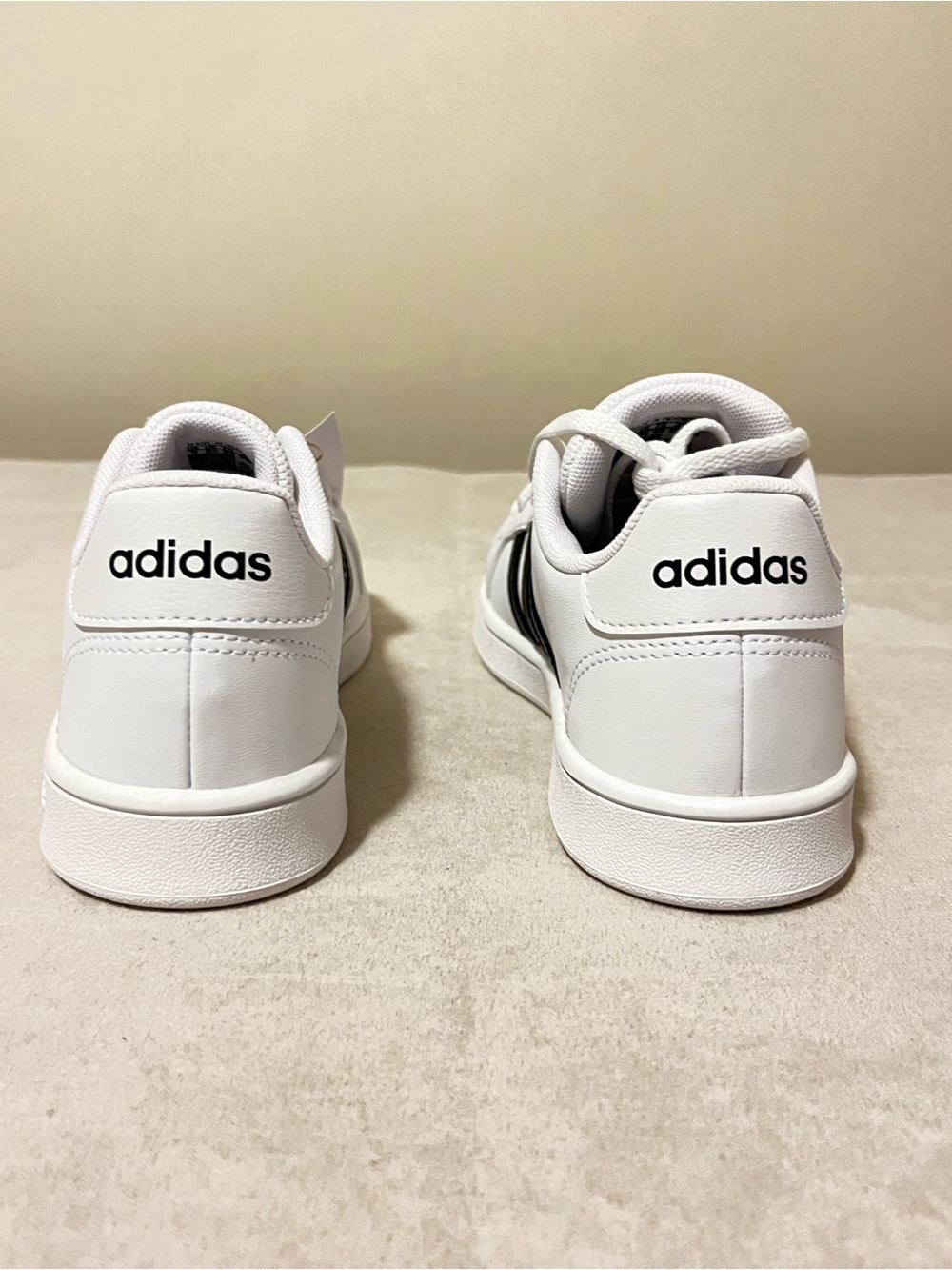 Adidas Grand Court K classic sneakers Size 3 white and black colorway. NEW - Picture 3 of 12